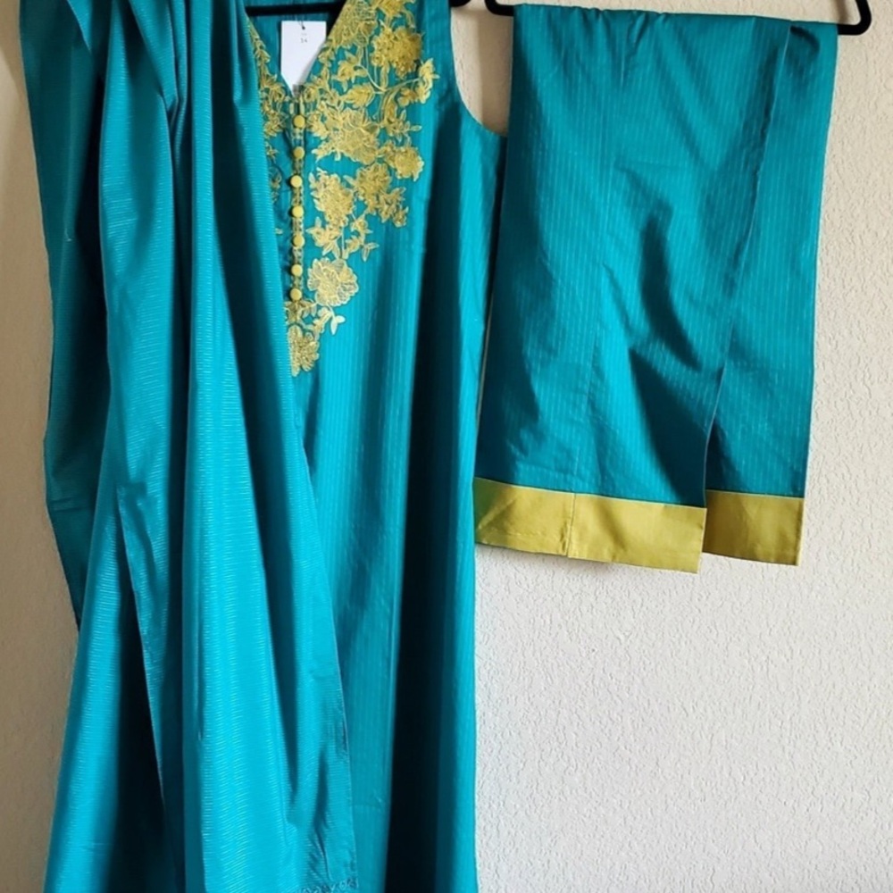 Salwar suits - Picture 3 of 11